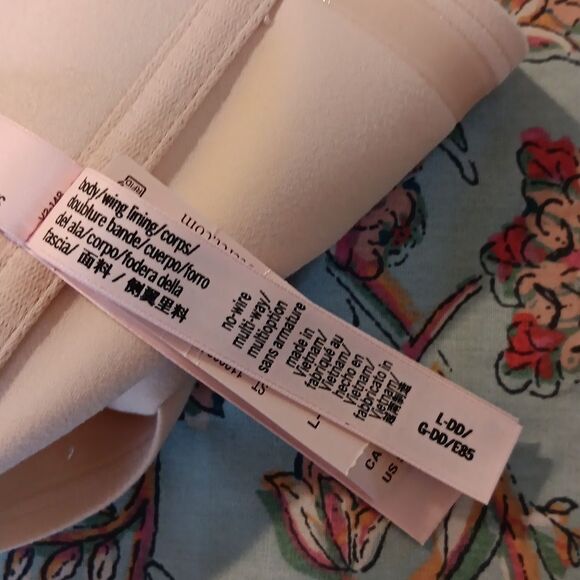 NWT Victoria's Secret T-Shirt, No-Wire, Bandeau, Convertible Bra. - Picture 11 of 13